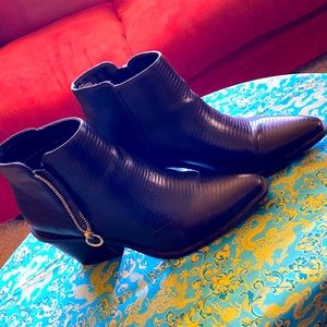 Lovely sexy punky goth pointy toed ankle boots